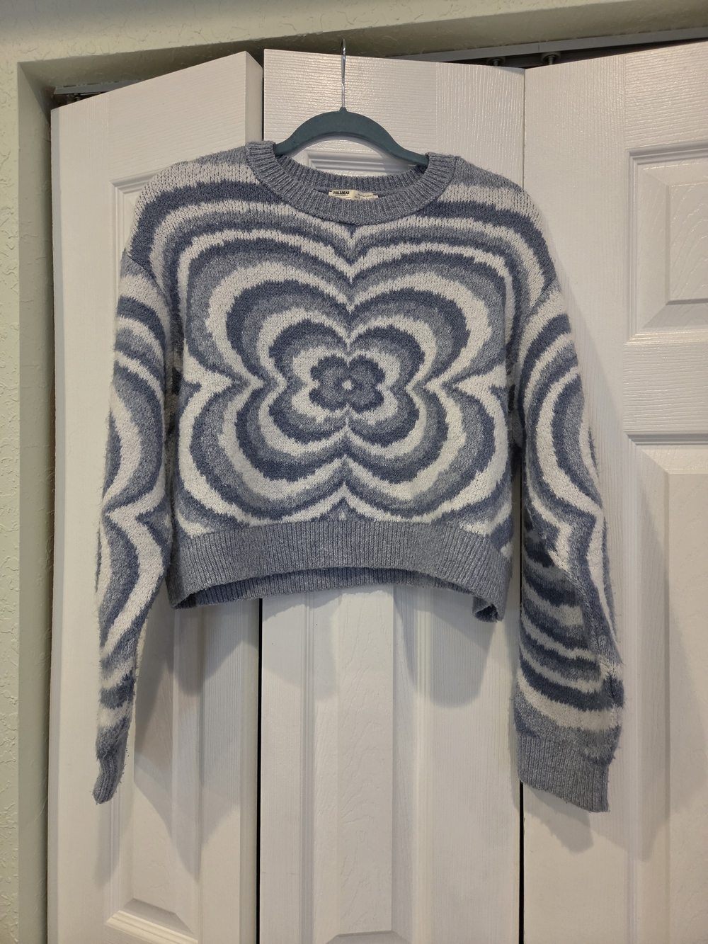 Pull&Bear Blue and White Retro Swirl Crewneck Sweater